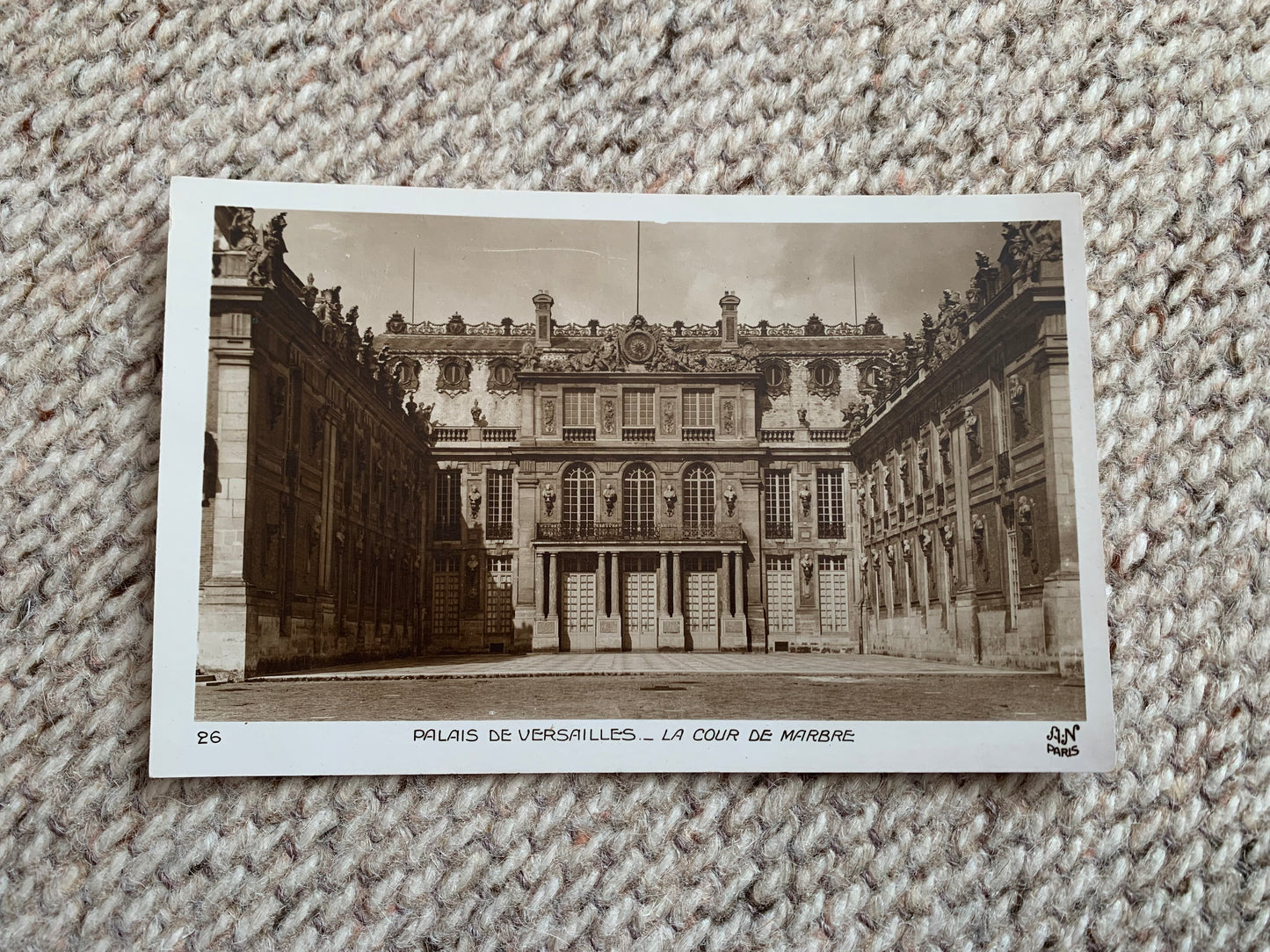Old postcard - Antique postcard - FRANCE - PALACE OF VERSAILLES - THE MARBLE COURT - Carte Postale - Early 1900's - Unused