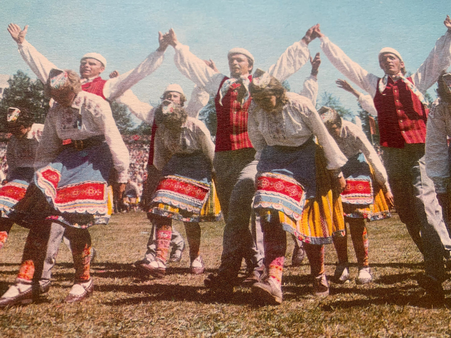 Estonian Dance And Song Festival postcard - Dancing group in Estonian Folk Dresses - 1975 - unused