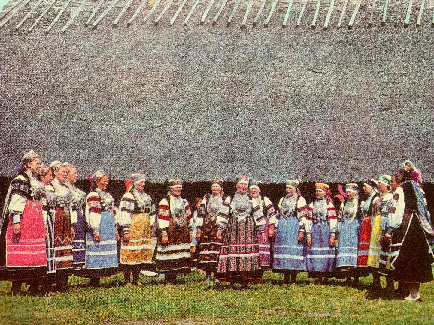 Estonian Dance And Song Festival postcard - Folk Singers in Estonian Folk Dresses in front of old farm house - 1975 - unused