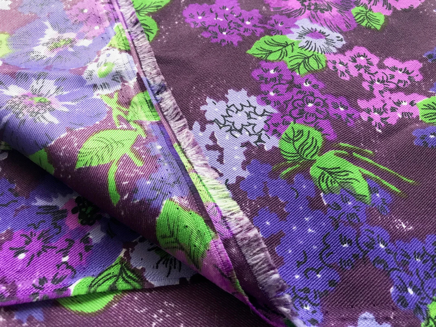 Vintage Fabric in Violet/Lilac/Purple Colours - 260 x 100 cm / 102.4 x 39.4 in - Soviet Russian Cotton Satin Fabric for Sewing Home Textile