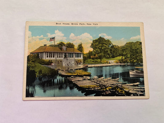 Old postcard - Antique postcard - Boat House - Bronx Park - New York - USA - Carte Postale - early 1900s - Unused