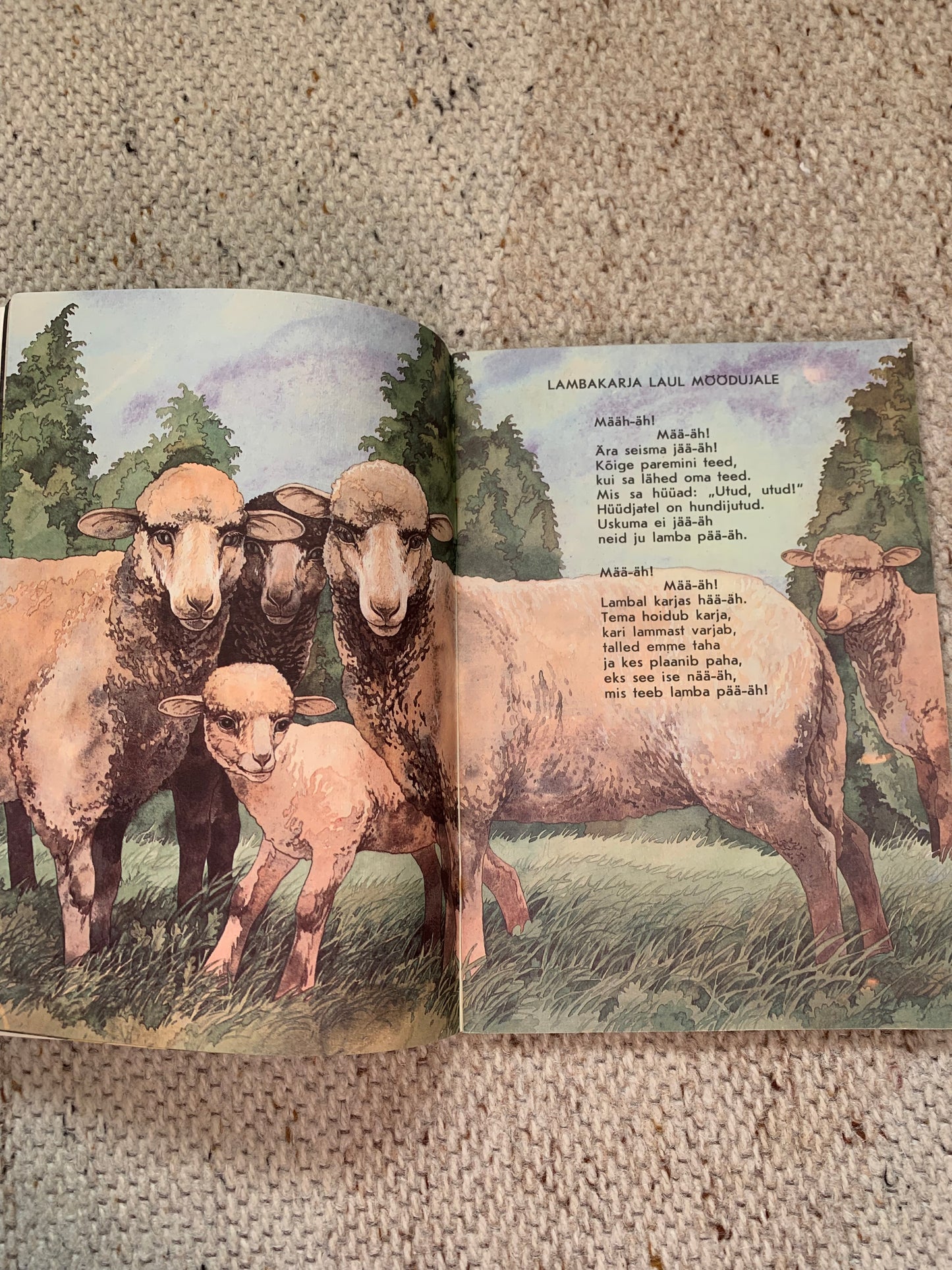 Vintage Estonian Children's Book - SONGS BY ANIMALS - LOOMALAULUD - Gorgeous illustrations - 1987