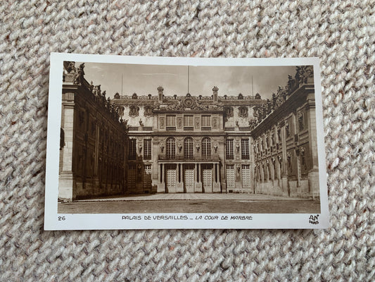 Old postcard - Antique postcard - FRANCE - PALACE OF VERSAILLES - THE MARBLE COURT - Carte Postale - Early 1900's - Unused