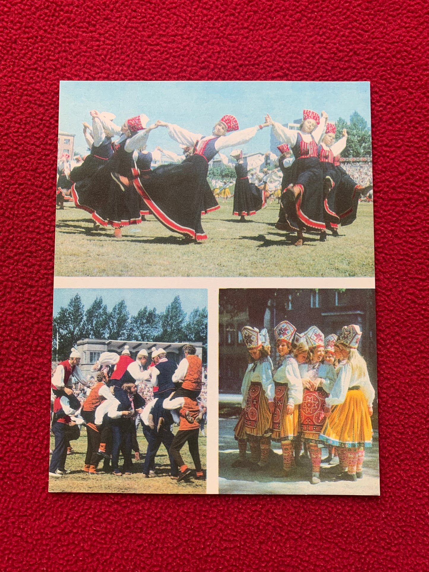 Estonian Dance And Song Festival postcard - Girls and women are dancing in Estonian Folk Dresses - 1975 - unused