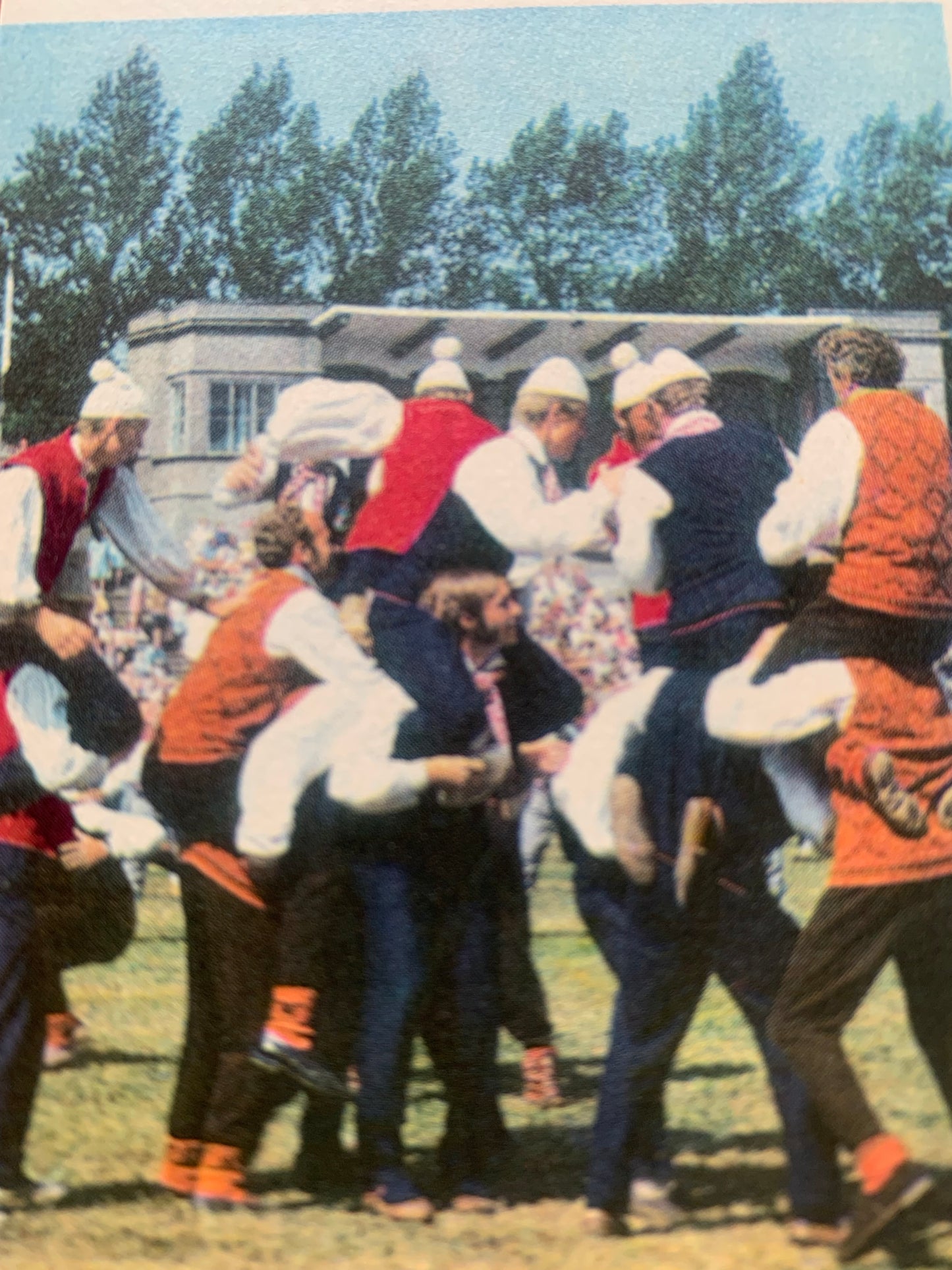 Estonian Dance And Song Festival postcard - Girls and women are dancing in Estonian Folk Dresses - 1975 - unused