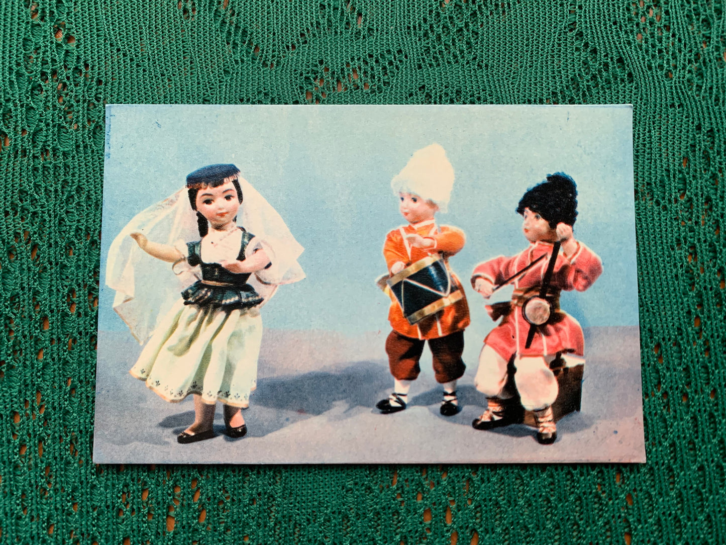 Soviet art postcard - HOLIDAY (Dolls in Aserbaijan national costumes) - Artists E.Borisova and E.Askinazi - 1967 - unused