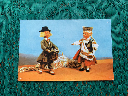 Soviet art postcard - BIG CATCH (Dolls in Latvian national costumes) - Artists E.Borisova and E.Askinazi - 1967 - unused