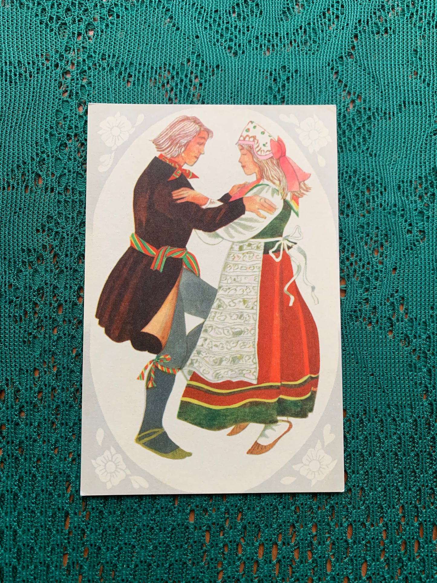 Estonian art postcard - Artist V.Tolli - Man and Woman in Martna Folk costumes - 1975 - unused