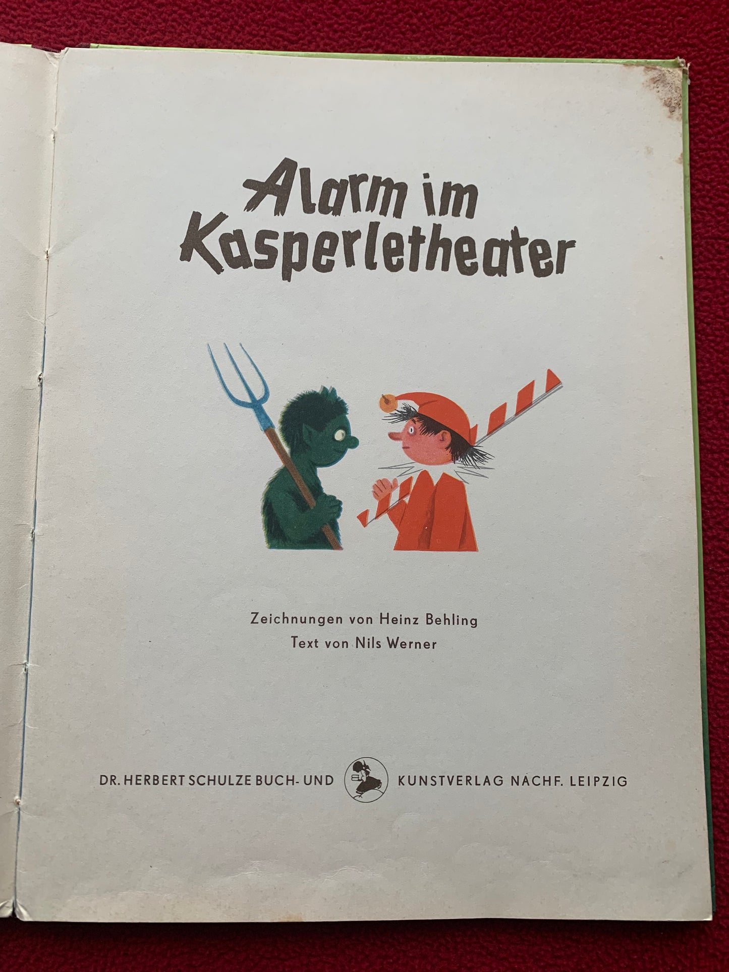 German Children's Book from 1958 - Alarm in the puppet theatre - Printed in GDR (East Germany) - Lovely vintage illustrations
