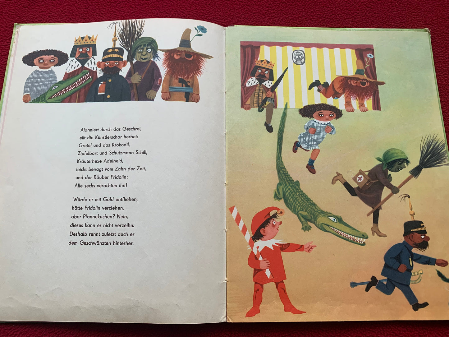 German Children's Book from 1958 - Alarm in the puppet theatre - Printed in GDR (East Germany) - Lovely vintage illustrations