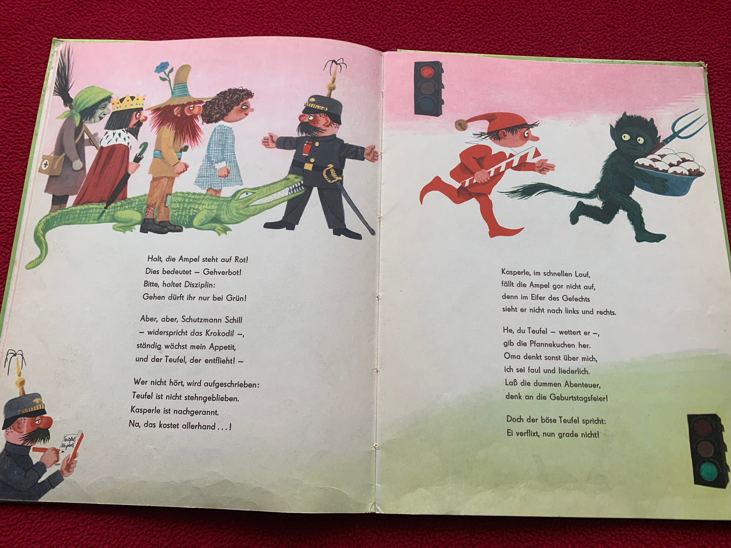German Children's Book from 1958 - Alarm in the puppet theatre - Printed in GDR (East Germany) - Lovely vintage illustrations