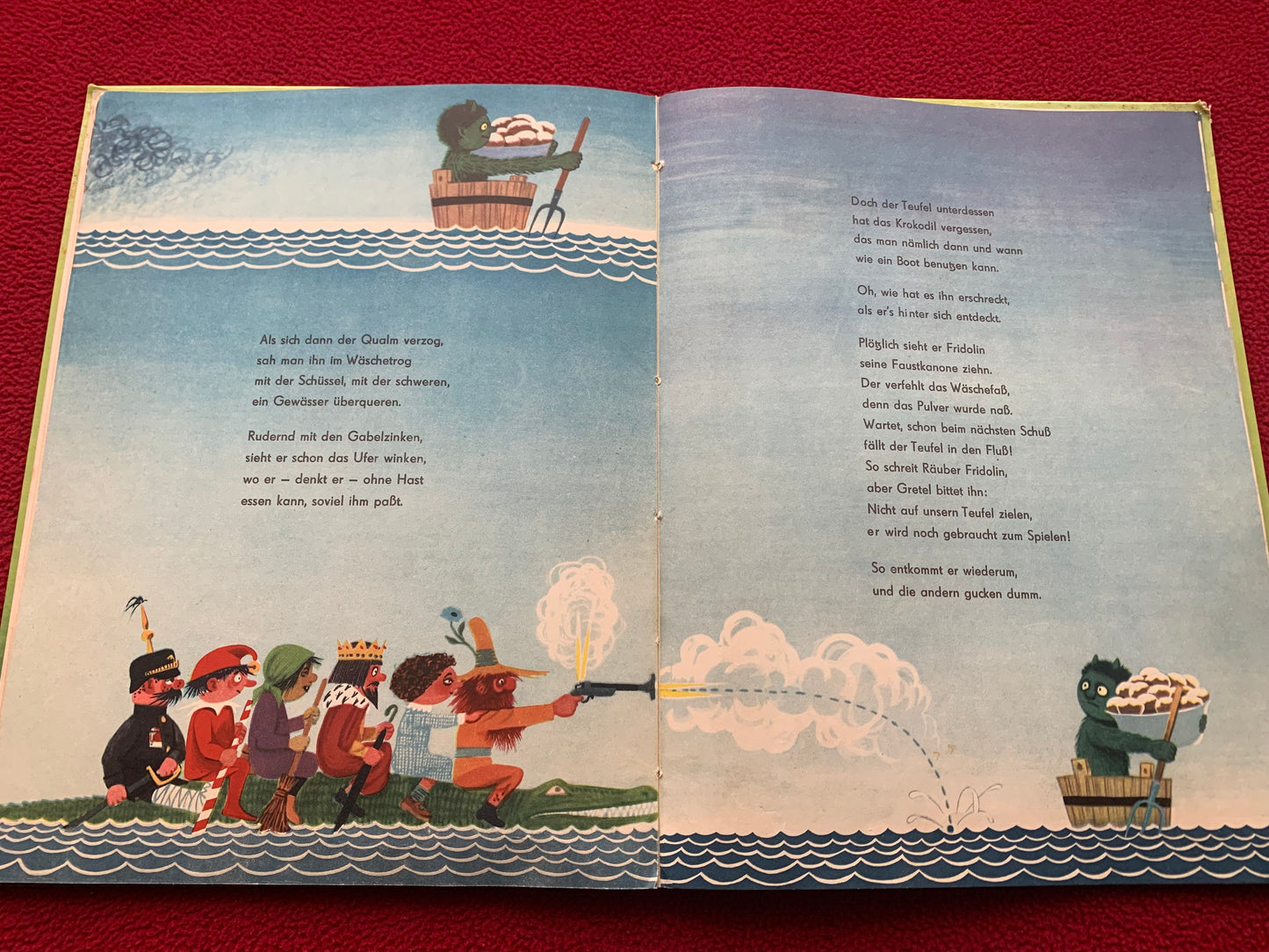 German Children's Book from 1958 - Alarm in the puppet theatre - Printed in GDR (East Germany) - Lovely vintage illustrations