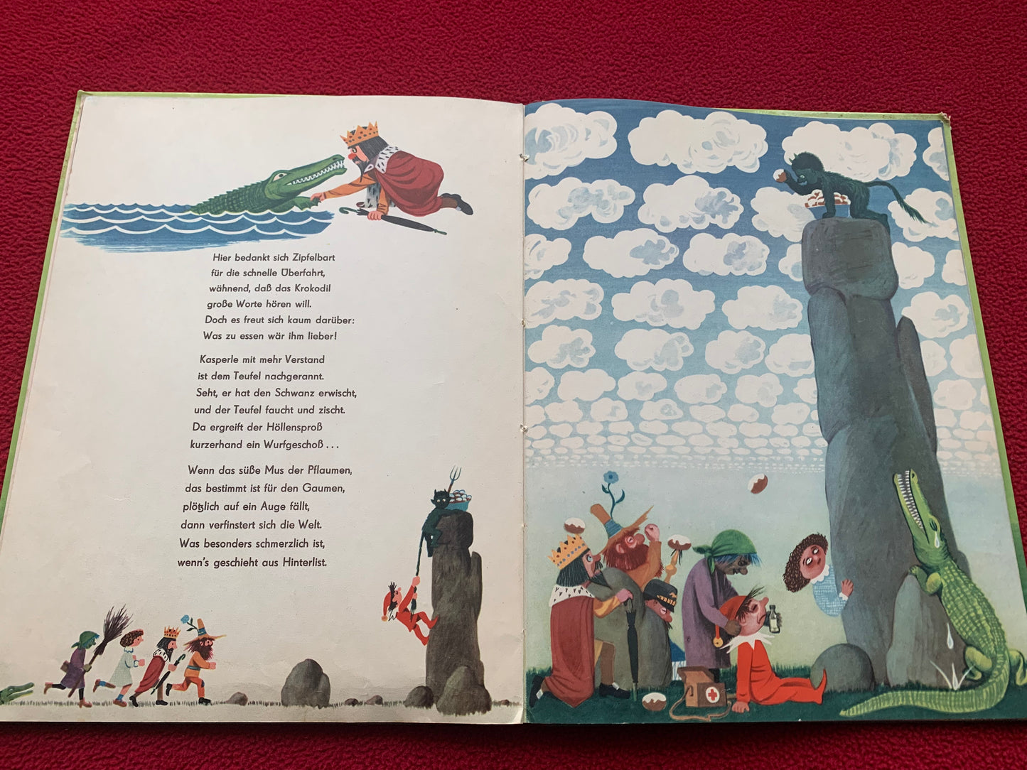 German Children's Book from 1958 - Alarm in the puppet theatre - Printed in GDR (East Germany) - Lovely vintage illustrations