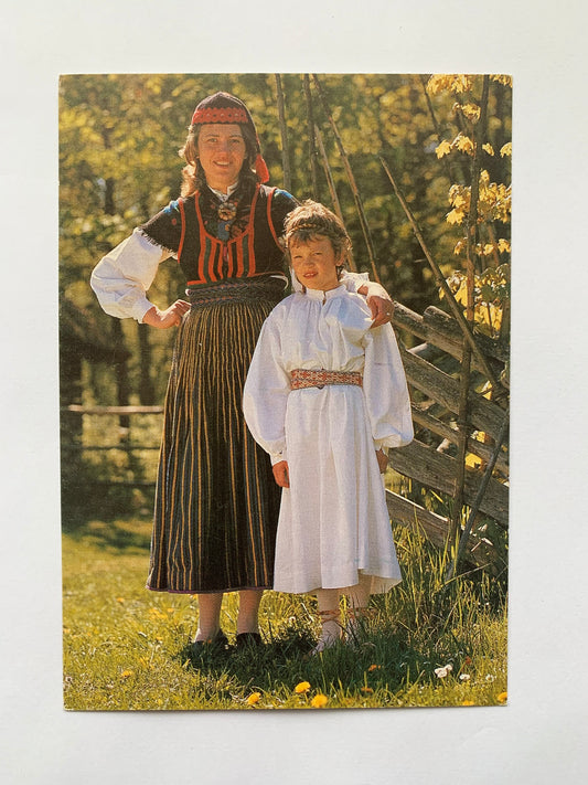 Estonian postcard - Estonian folk costume Saaremaa (Kihelkonna) - 1993 - unused