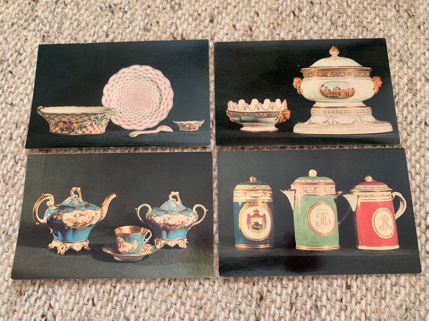 Vintage set of 16 colourful postcards - RUSSIAN PORCELAIN IN THE COLLECTION OF THE HERMITAGE MUSEUM - 1970 - unused
