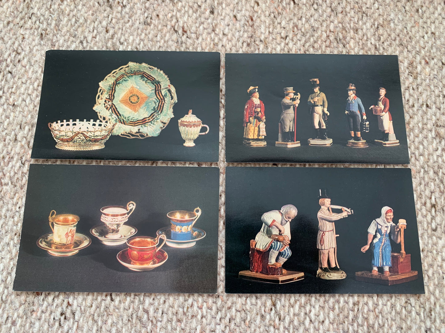 Vintage set of 16 colourful postcards - RUSSIAN PORCELAIN IN THE COLLECTION OF THE HERMITAGE MUSEUM - 1970 - unused