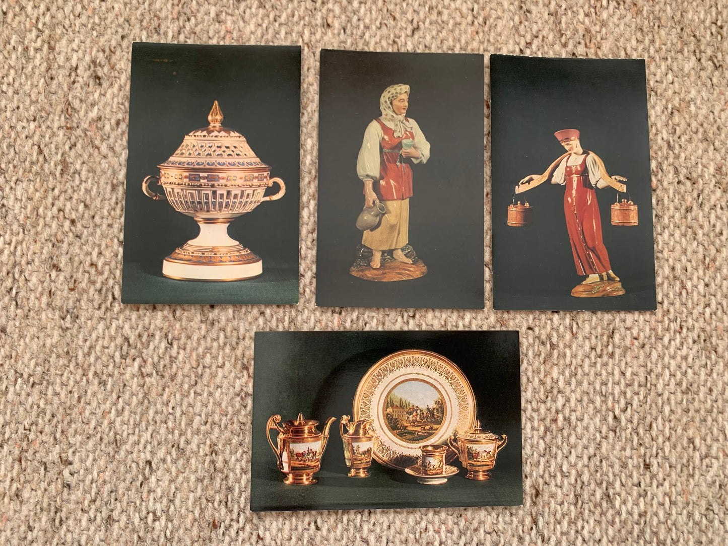 Vintage set of 16 colourful postcards - RUSSIAN PORCELAIN IN THE COLLECTION OF THE HERMITAGE MUSEUM - 1970 - unused