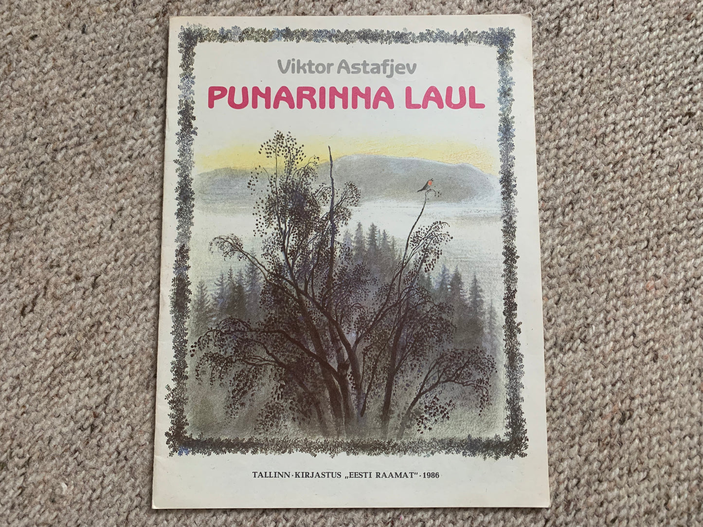 Vintage Children's Book in Estonian - PUNARINNA LAUL - Lovely illustrations - Printed in USSR - 1986