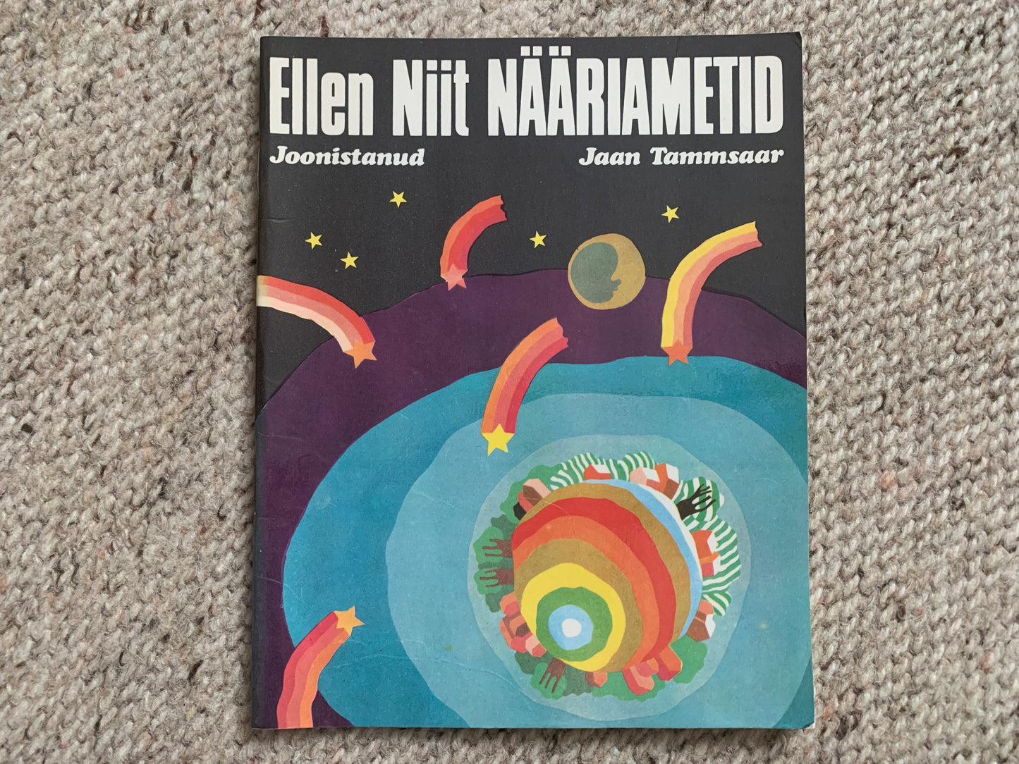 Vintage Children's Book in Estonian - NÄÄRIAMETID - Lovely retro illustrations - Printed in USSR - 1977