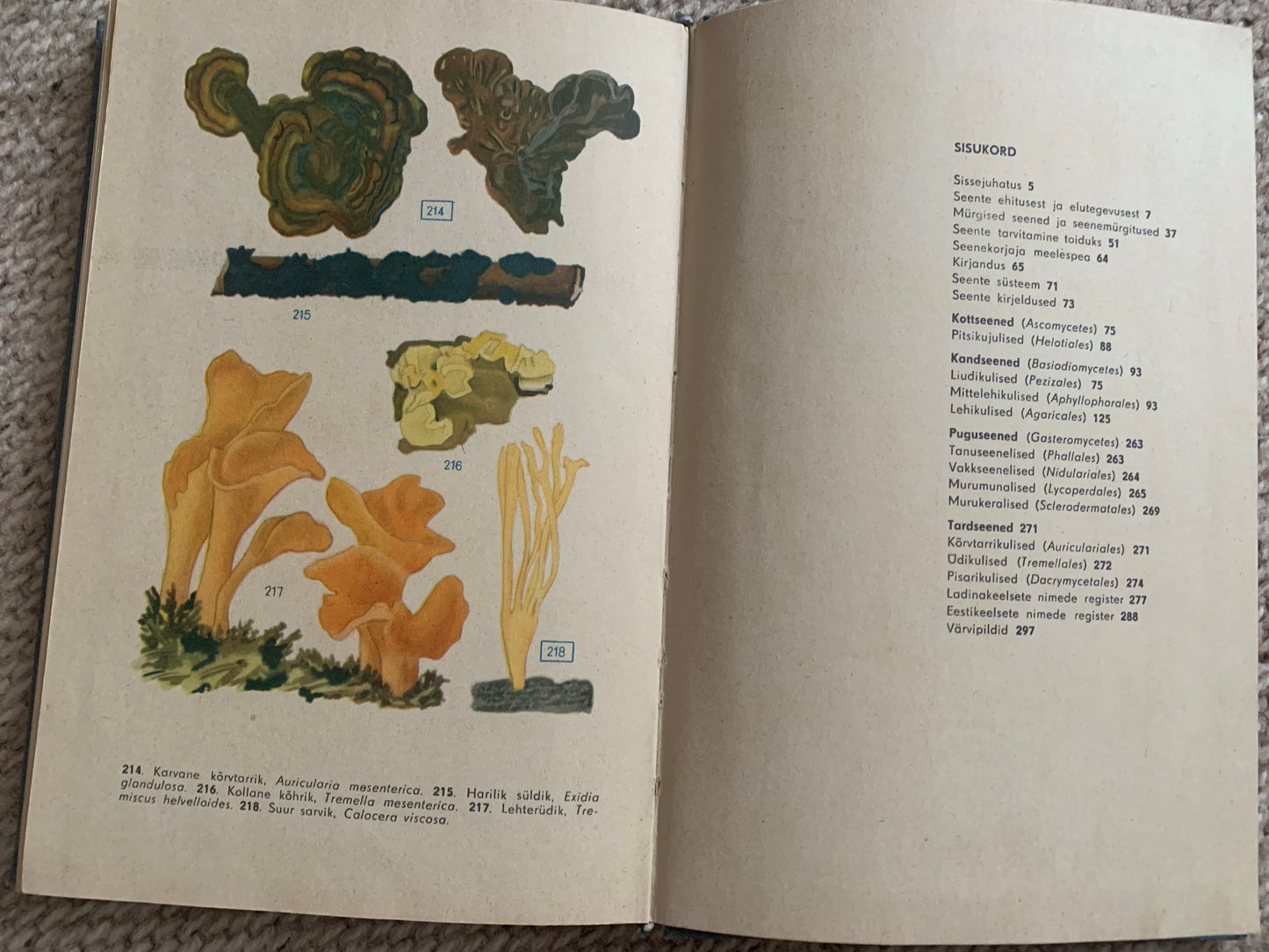 Vintage Reference Book in Estonian - SEENED - MUSHROOMS - Printed in USSR - 1966