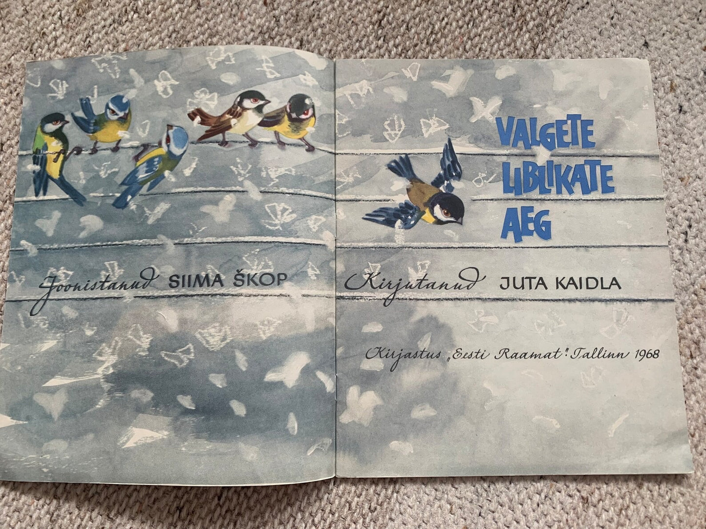Vintage Children's Book in Estonian - VALGETE LIBLKATE AEG - Lovely illustrations - Printed in USSR - 1968
