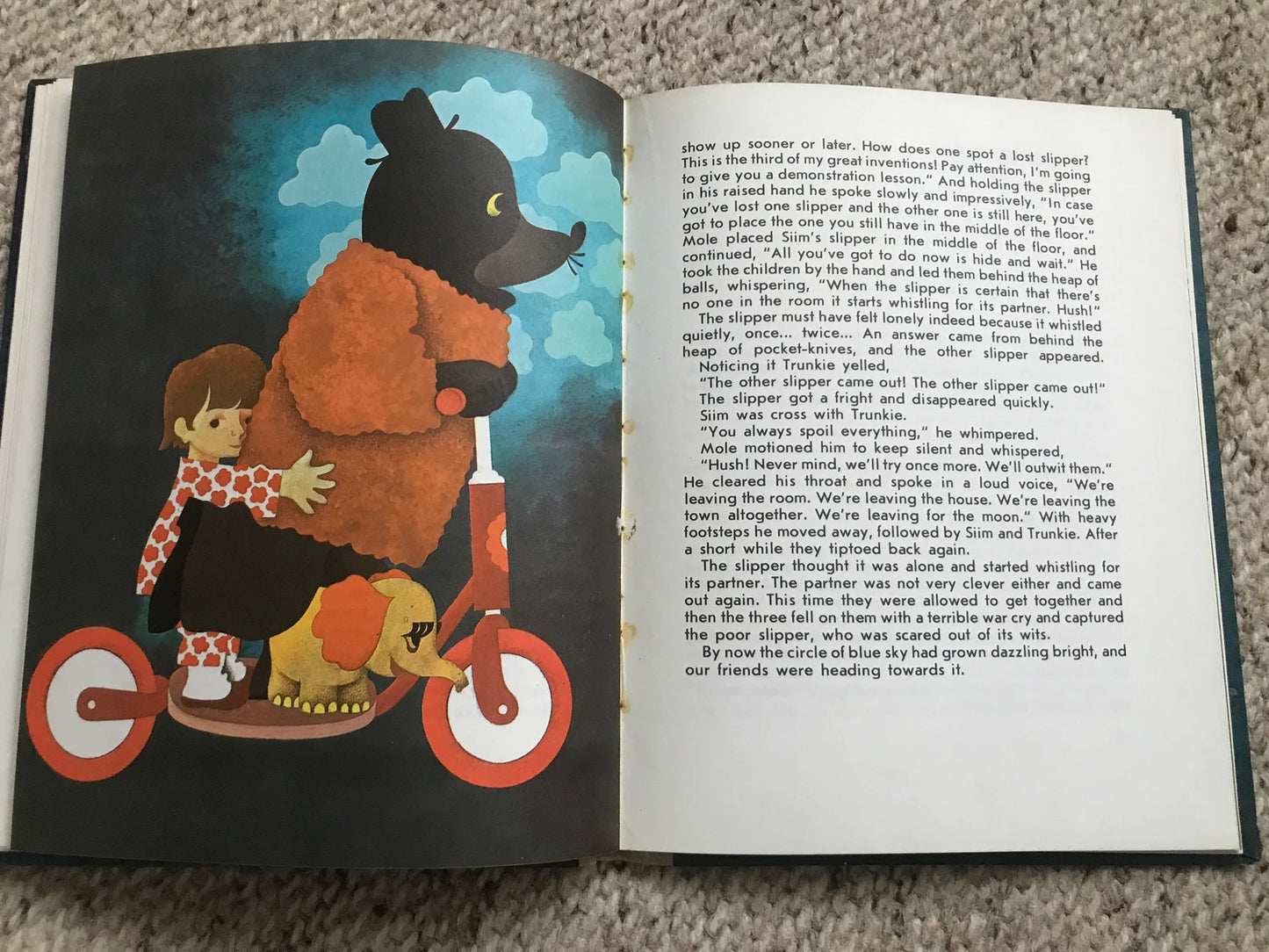 Vintage Children's Book in English - HOT ICE CREAM - 1983